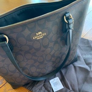Coach Signature Zip Tote NWT